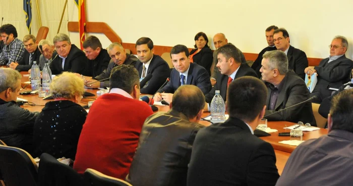 Ministrul Agriculturii, Daniel Constantin, s-a întâlnit astăzi cu reprezentanţii fermierilor pentru a discuta despre rezultatul negocierilor de la Bruxelles FOTO Ministerul Agriculturii