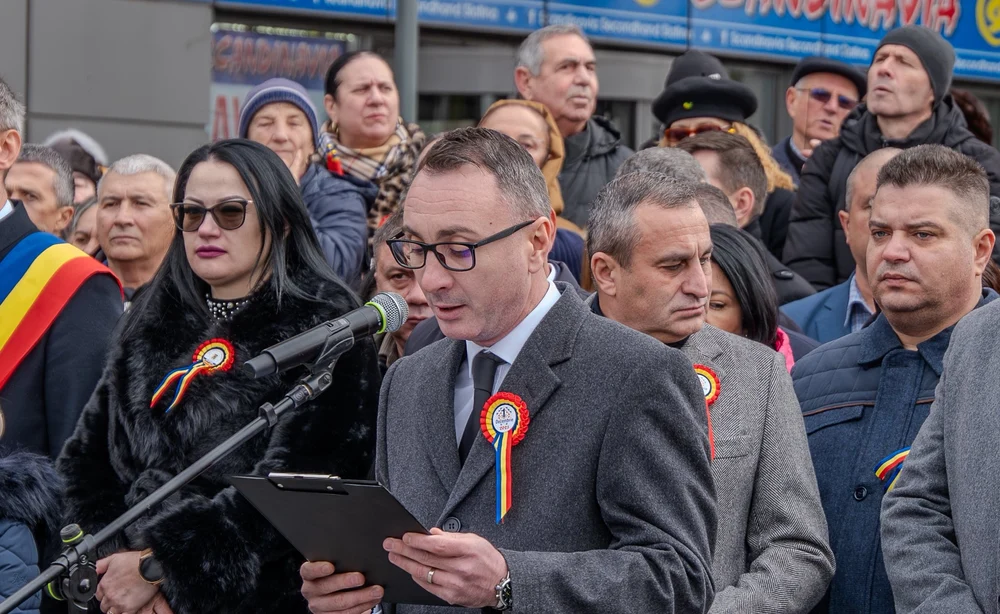 Prefectul județului Olt, cercetat într-un dosar penal, a demisionat. Guvernul discută astăzi schimbarea unor prefecți și subprefecți