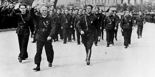 Parada victoriei Gărzii de Fier în București după numirea lui Antonescu GettyImages jpeg