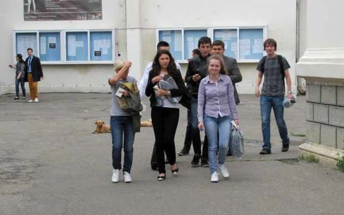 Elevii susţin miercuri, 3 iulie, proba scrisă la Istorie, la examenul de Bacalaureat 2013 FOTO Adevărul