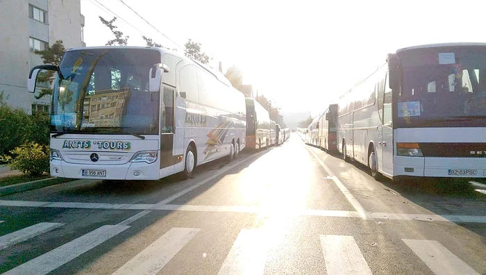 10.000 de credincioşi au venit joi, cu autocarele, din Voluntari, Ilfov