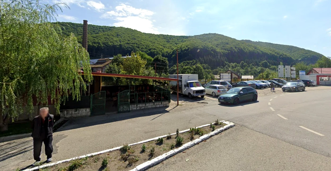 Fapta a fost comisă pe terasa barului „Șoferul grăbit” din Anina FOTO Google