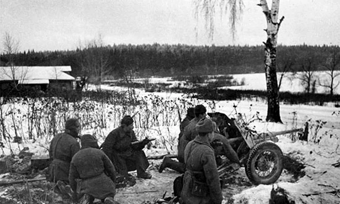 Tun antitanc de 45 mm 53-K, folosit de artileria sovietică (© Wikimedia Commons)