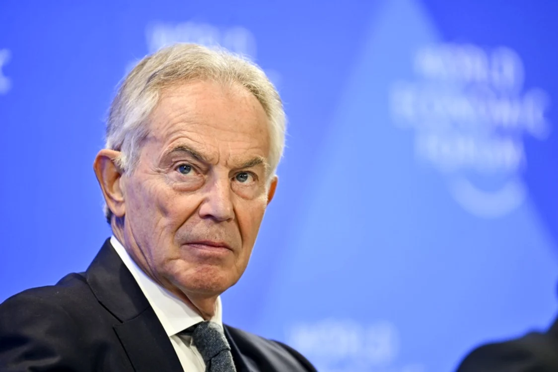 Tony Blair, premier între 1997 și 2007, îi dă sfaturi actualului premier Keir Starmer FOTO EPA-EFE