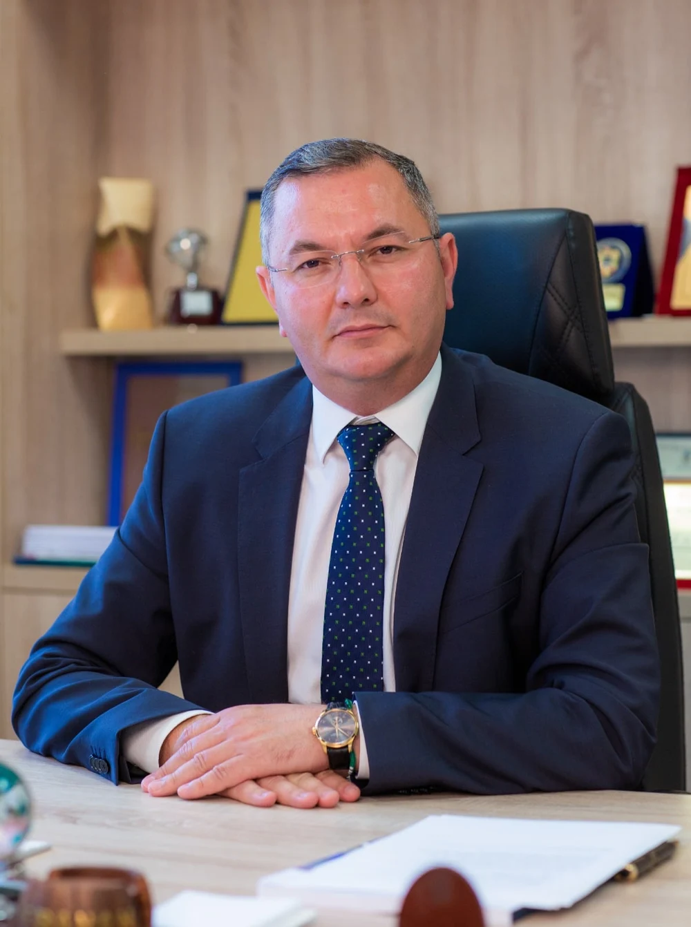 Manager de spital din Iași, la serviciu cu un BMW de peste 100.000 de euro. Bolidul de lux, înregistrat pe firma tatălui său, un pensionar de 76 de ani