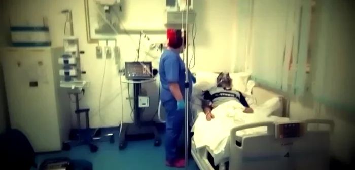 Adrian este conectat la aparate, pentru că nu poate respira singur