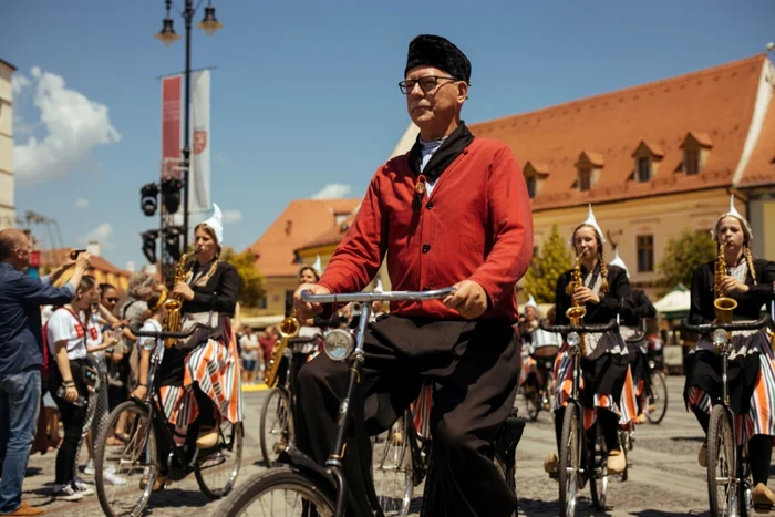 O fanfara pe biciclete Sibiu