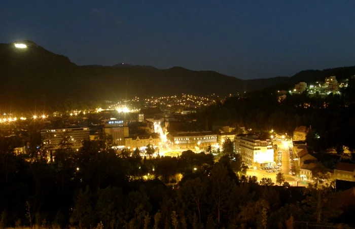 Braşovul văzut noaptea de la Cetăţuie. FOTOAdevărul.