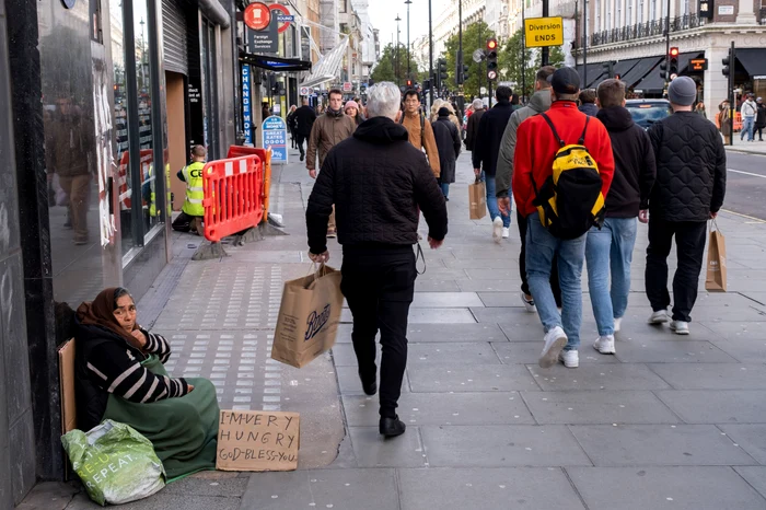 Cerșetoare româncăî în Londra/FOTO: Getty Images