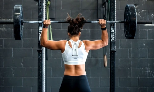 1 femeie la haltere jpg jpeg