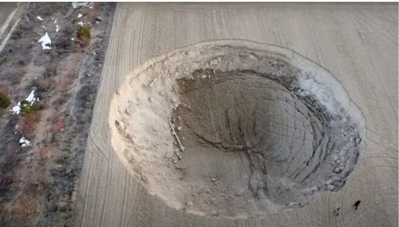 Craterul din Konya are 12 metri adâncime FOTO Al.arabya 