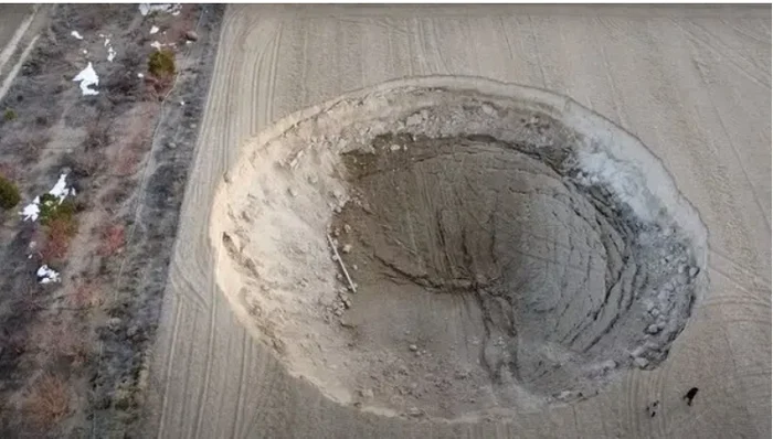 Craterul din Konya are 12 metri adâncime FOTO Al.arabya