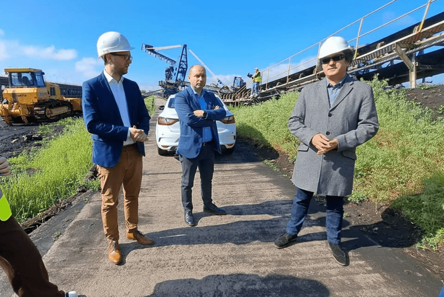 Cum a ajuns un primar „verde” să se bucure de cărbunele „extrem de poluant”