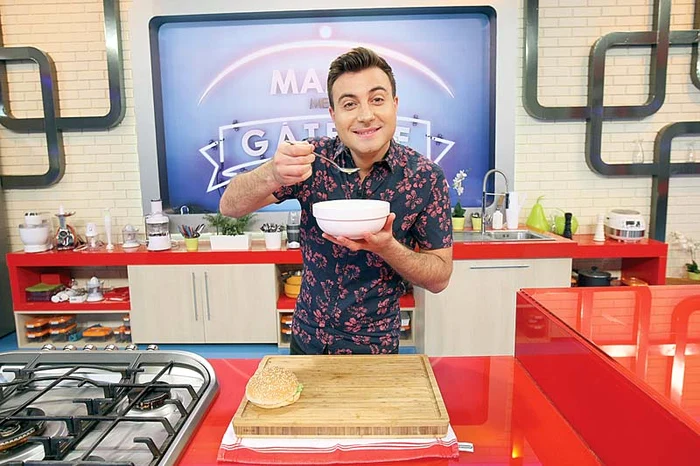 Valentin nu mănâncă doar „uscături”. La prânz, este lege că-şi comandă supă sau ciorbă