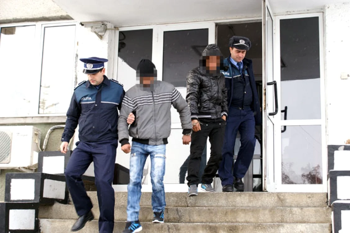 Dintre cei patru minori suspecţi, patru au rămas după gratii...