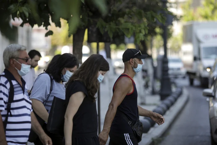 Masca este obligatorie pe tot parcursul stării de alertă FOTO Arhivă