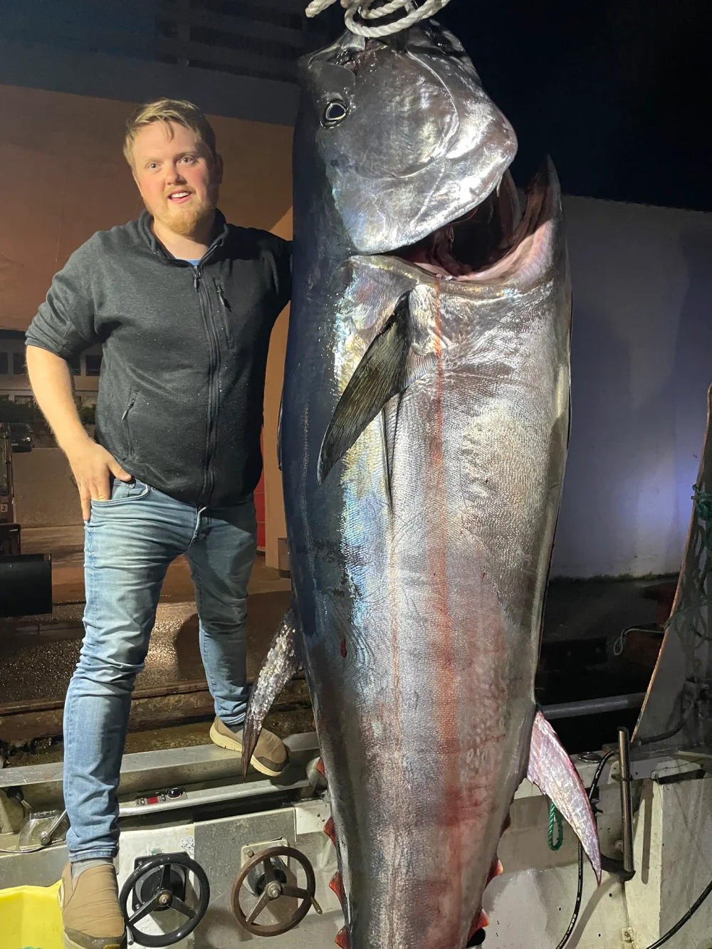 Captură impresionantă în Marea Nordului. Un pescar a prins un ton de 280 de kilograme. Ce momeală a folosit