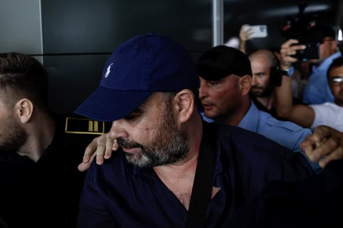 Darius Vâlcov a fost repatriat și a sosit pe Aeroportul Otopeni, de acolo este transportat spre penitenciarul Rahova, în Otopeni, Ilfov. FOTO Inquam Photos / Octav Ganea