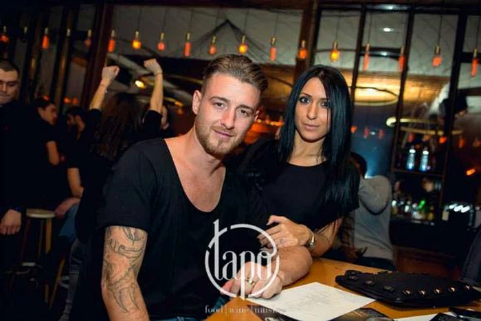 Solistul se distrează de minune cu amanta, Andra