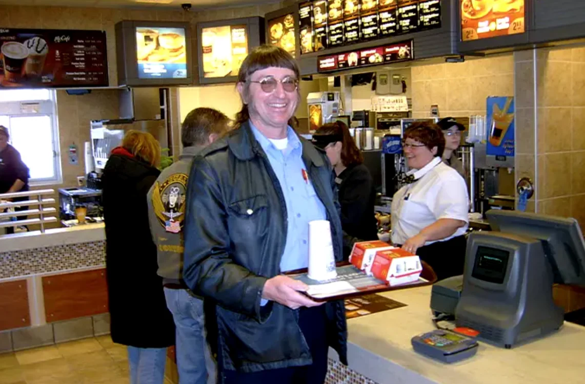 În tinerețe mânca 9 Big Mac zilnic