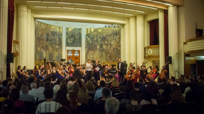 N. Niste, Luminița Arvunescu, Orchestra Regală de Tineret, Cristian Mandeal. Foto Bogdan Meseșan