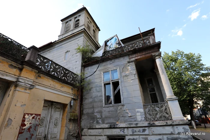 Clădiri în paragină în stațiunea Băile Herculane. Foto: Daniel Guță/Adevărul