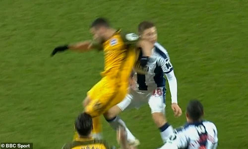 Cotul în gură pe care Andone l a aplicat unui adversar jpeg
