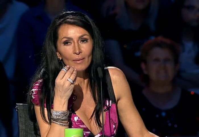 Mihaela Rădulescu şi-a vopsit părut într-o nunanţă intensă de negrufoto: captură video Pro Tv