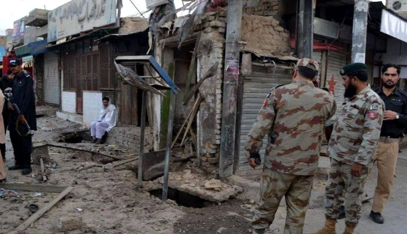 
    Mai mulţi poliţişti sunt victime ale deflagraţiei din Pakistan  foto: News.cn  