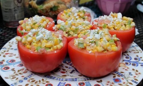 Roşii umplute cu salată de porumb jpeg