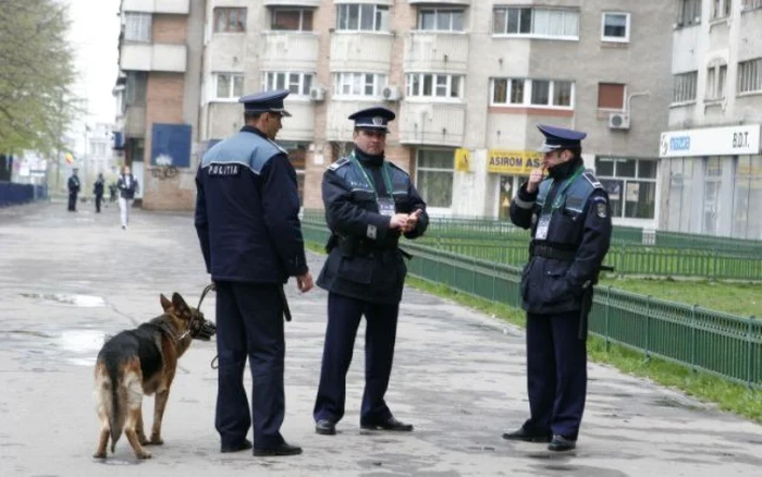 Din fericire, bărbatul nu a dat curs ameninţărilor, dar poliţiştii i-au întocmit dosar penal. FOTO Adevărul