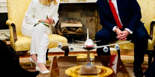 Donald Trump și Georgia Meloni în Biroul Oval Foto profimedia jpg