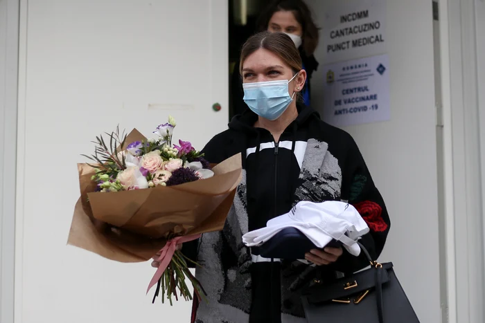 
    Simona Halep și Toni Iuruc, la botezul nepotului eifoto: arhiva personală/Instagram  