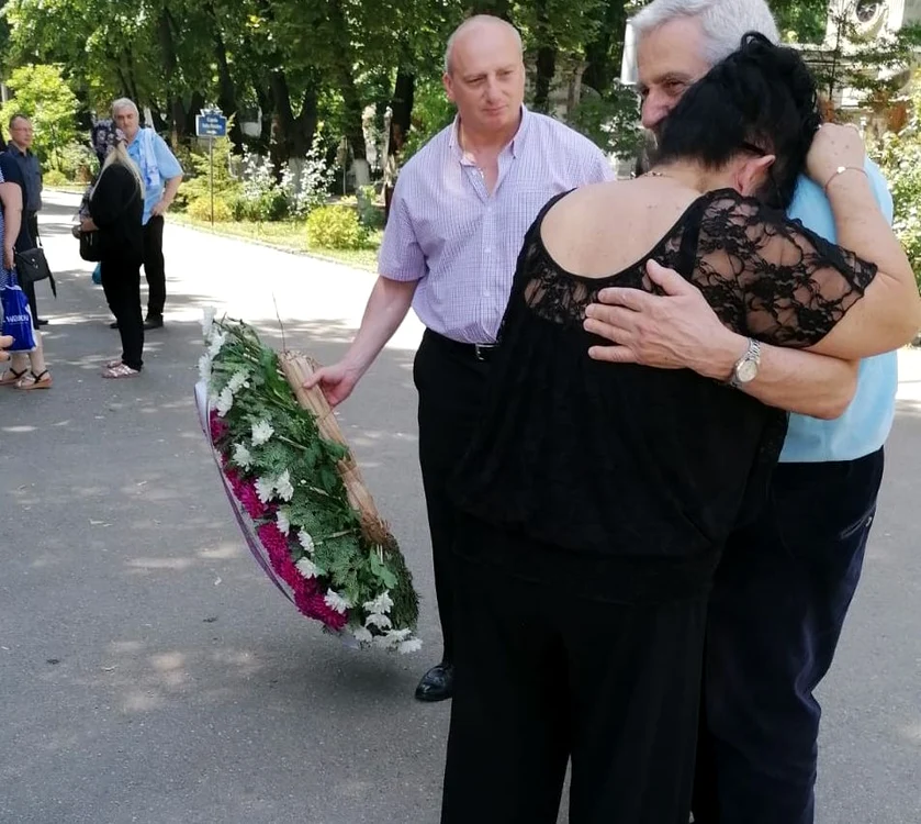 Mia Sandu, văduva îndurerată, consolată de apropiațifoto: Click!