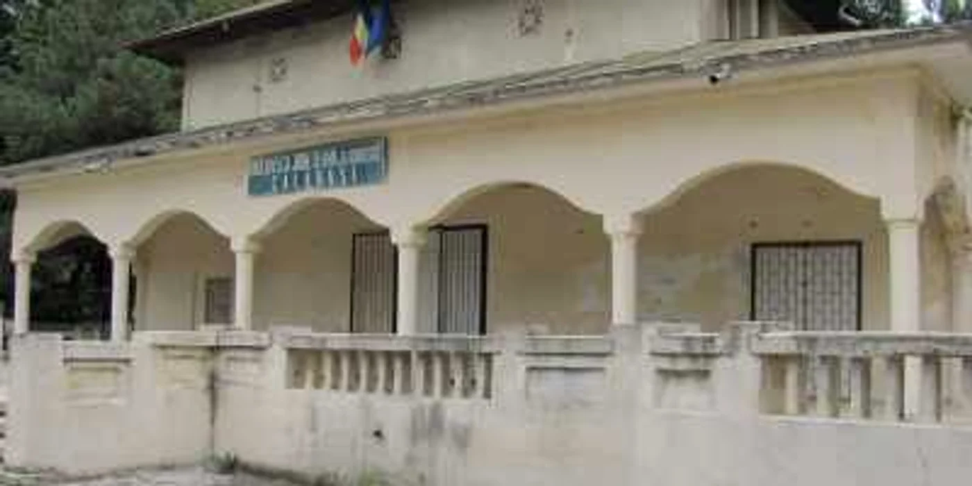 Biblioteca Judeţeană organizează expoziţie cu albumele de artă ale pictorului