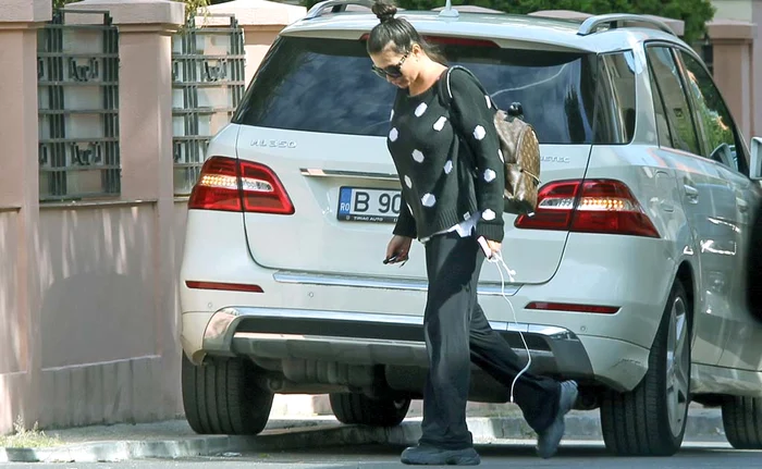 2018 Vedeta vrea să mai dea jos câteva kg după ce a adus-o pe lume pe Anastasia