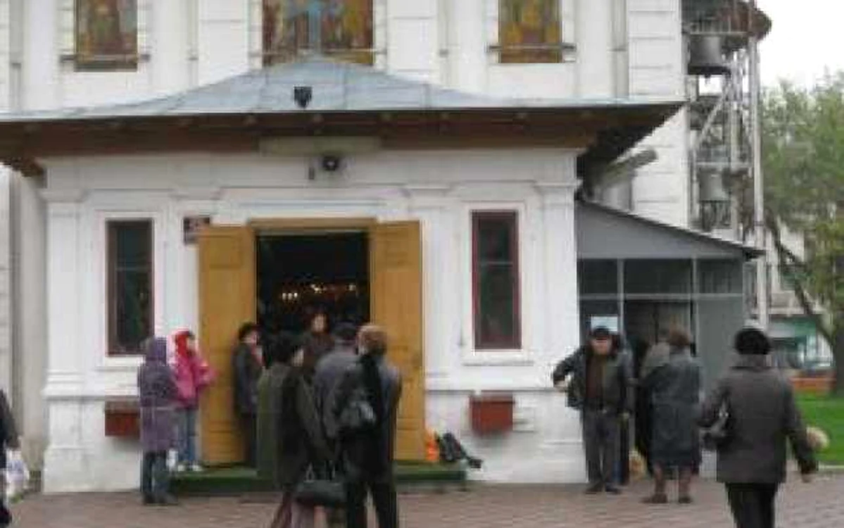 Buzău: Moşii de toamnă au umplut bisericile