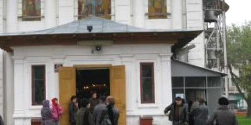 Buzău: Moşii de toamnă au umplut bisericile