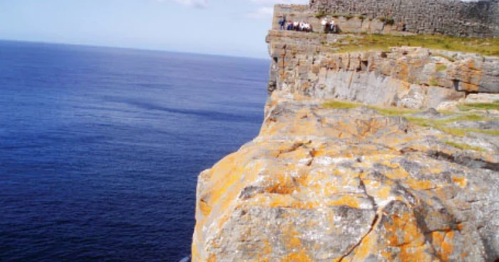 Vedere spre Oceanul Atlantic, dinspre Fortul Dun Aengus,  din Insulele Aran 