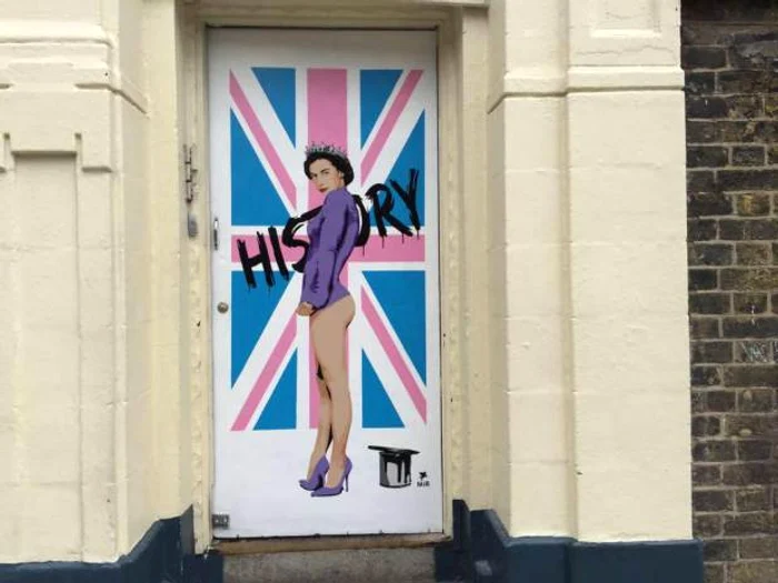 În desen, Elisabeta apare goală de la mijloc în jos