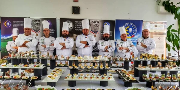 Elevii au învăţat cum să facă un bufetsofisticat folosind produse tradiţionale