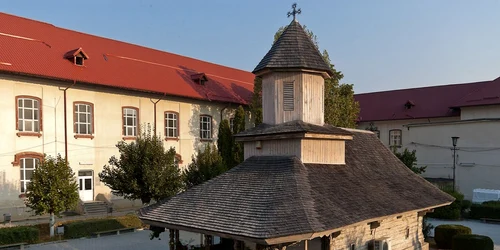 Biserica F parascheva stramutata Pitesti
