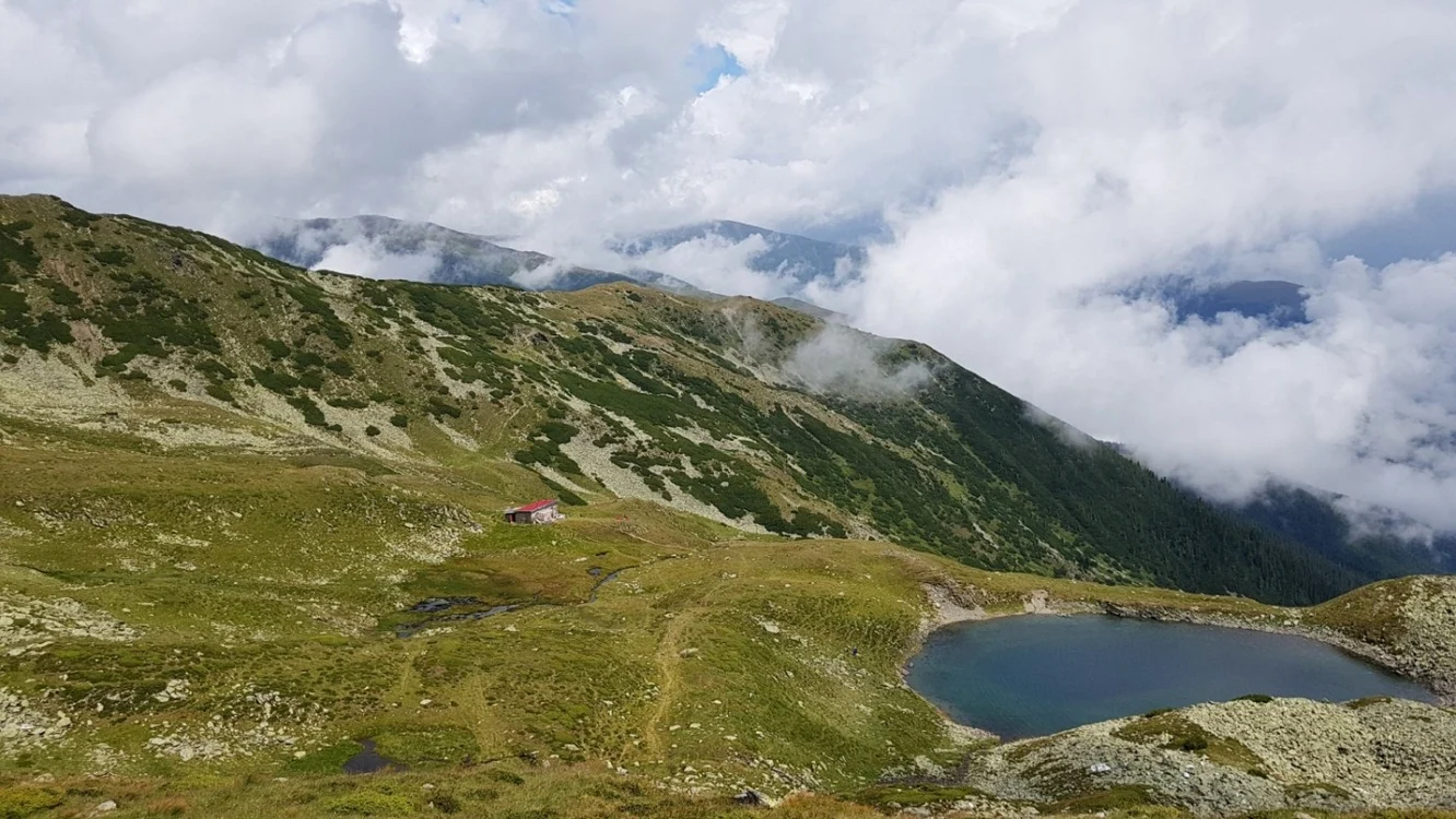 Lacul Iezer, o minunăţie a naturii FOTO: Ovidiu Hriscu
