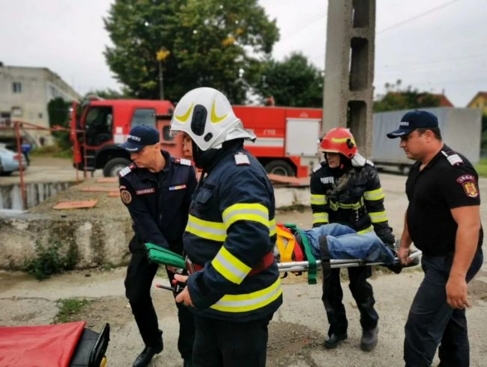 Bărbatul a fost dus la spital FOTO botosaneanul.ro