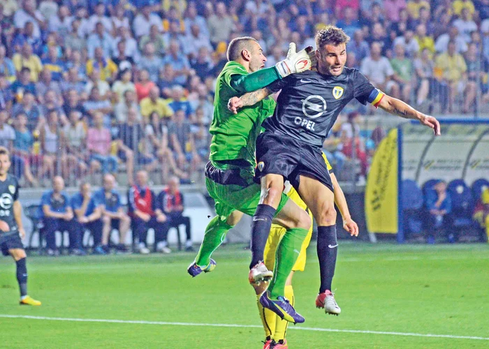 După câteva meciuri bune în startul sezonului, Mutu s-a stins treptatFoto: Răzvan Păsărică