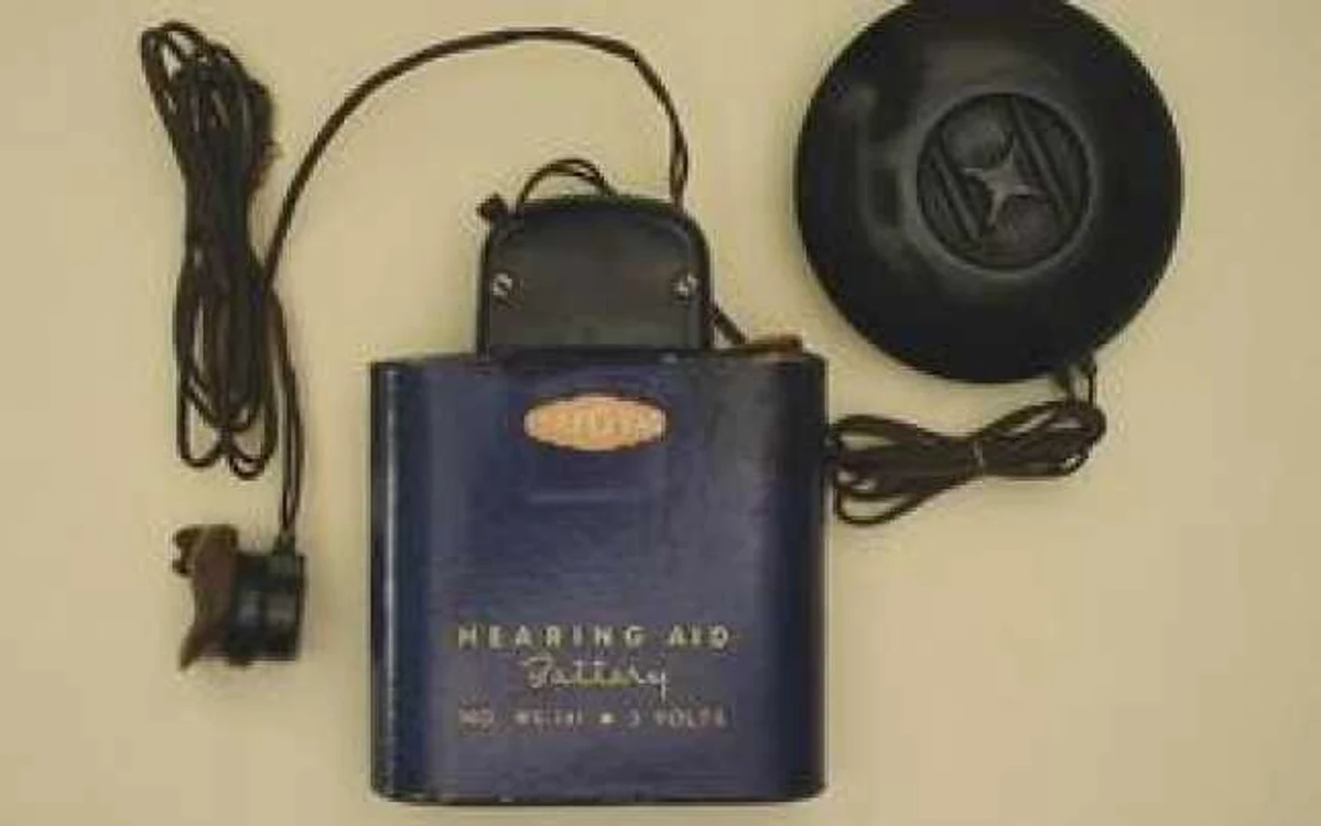 aparatul „Western Electric Model 34A "Audiphone" Carbon Hearing Aid“