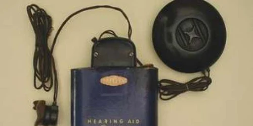 aparatul „Western Electric Model 34A "Audiphone" Carbon Hearing Aid“