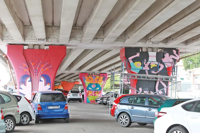 Schelele sunt la locul lor, ceea ce  înseamnă că lucrarea nu a fost terminată