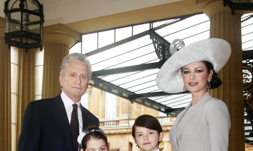 michael douglas cu catherine zeta si copiii 000 dv919902 jpeg