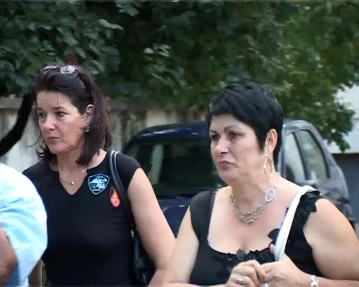  Medicul oftalmolog (foto stânga) a profesat în continuare